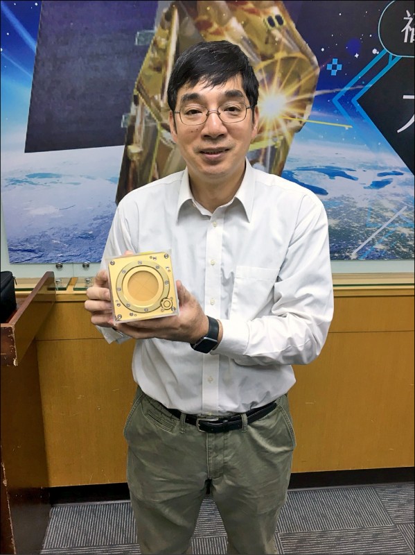 中央大學太空科學研究所所長趙吉光研發的「先進電離層探測儀」（資料照）
