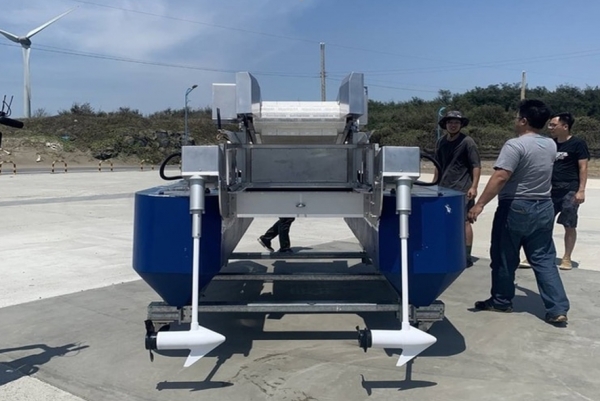 │焦點新聞│ 永安漁港進行大掃除　海漂垃圾機器人將下水測試